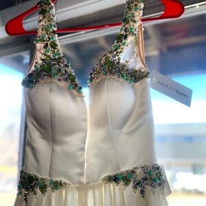 Hey… I went treasure hunting and found this Ashely Lauren Formal dress!